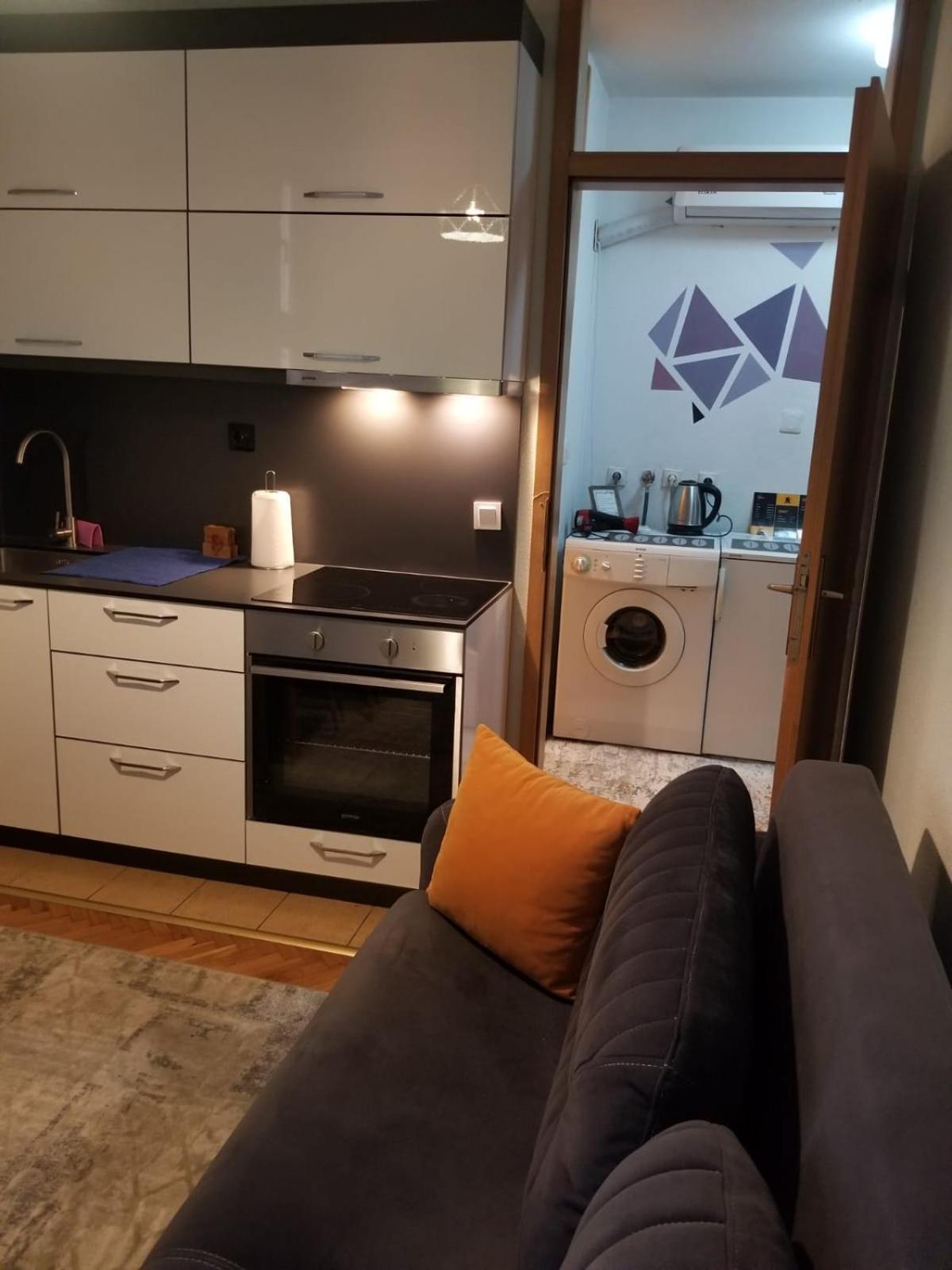 Cozy&Comfy Apartment In The Center Of Prishtina พริสตีนา ภายนอก รูปภาพ